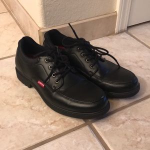 Men’s Levi’s comfort shoes size 8